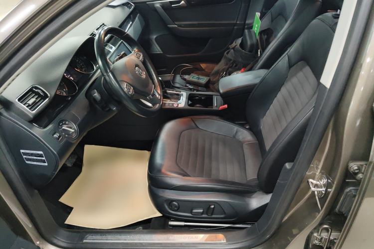 Used Volkswagen Magotan 2016 1.8TSI Luxury Comfort Model
