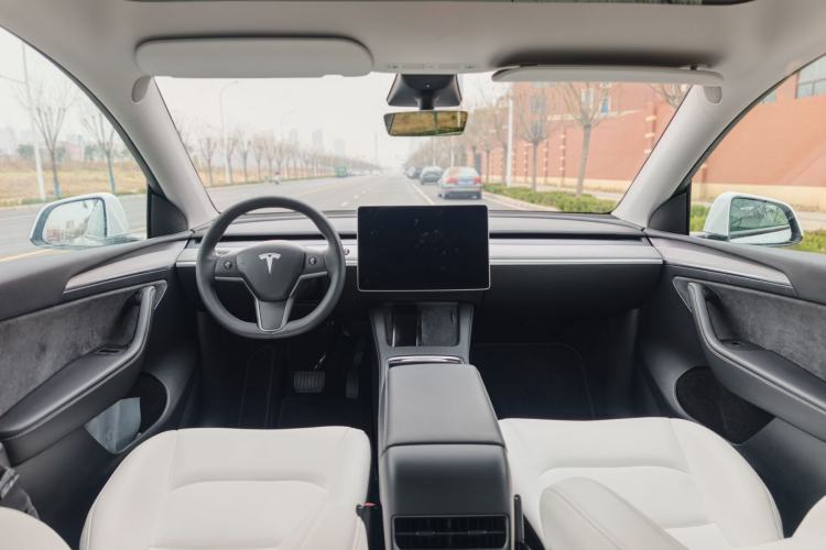 Used Tesla Model Y 2023 Long-Range All-Wheel-Drive Version
