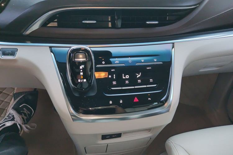 Used Buick GL8 2021 Land Cruiser Executive Class 652T Luxury Model
