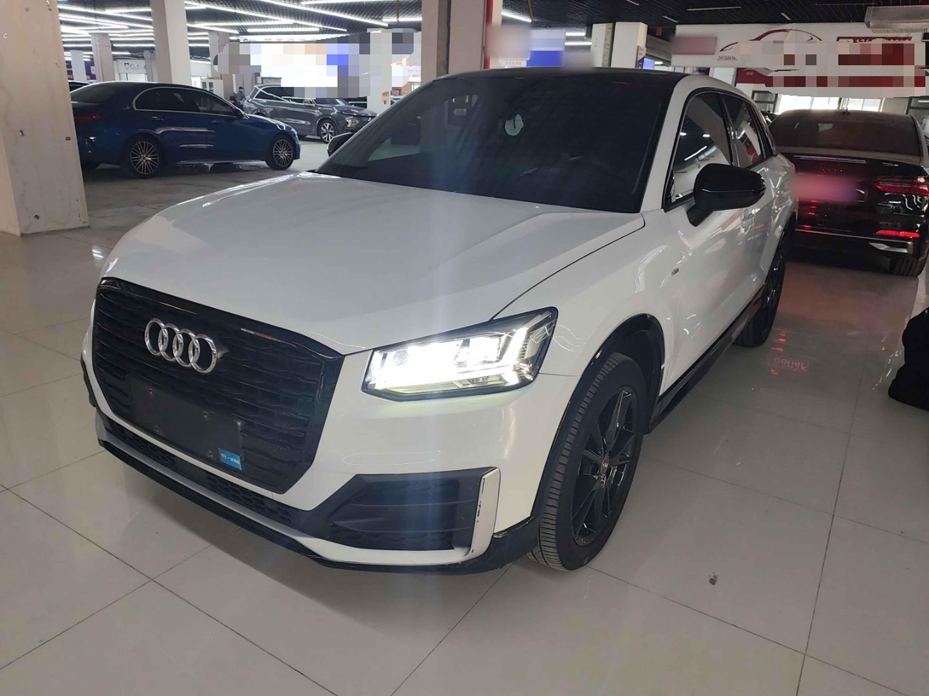 تحت مقدمة السيارة