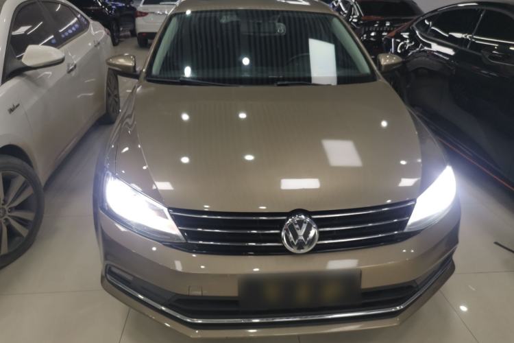 Used Volkswagen Sagitar 2017 230TSI Automatic Comfort Version
