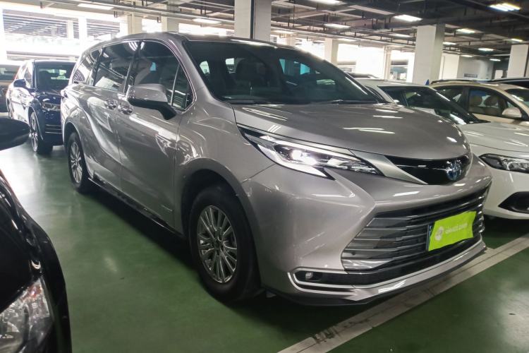 Used Toyota Sienna 2023 2.5L Hybrid Luxury Edition