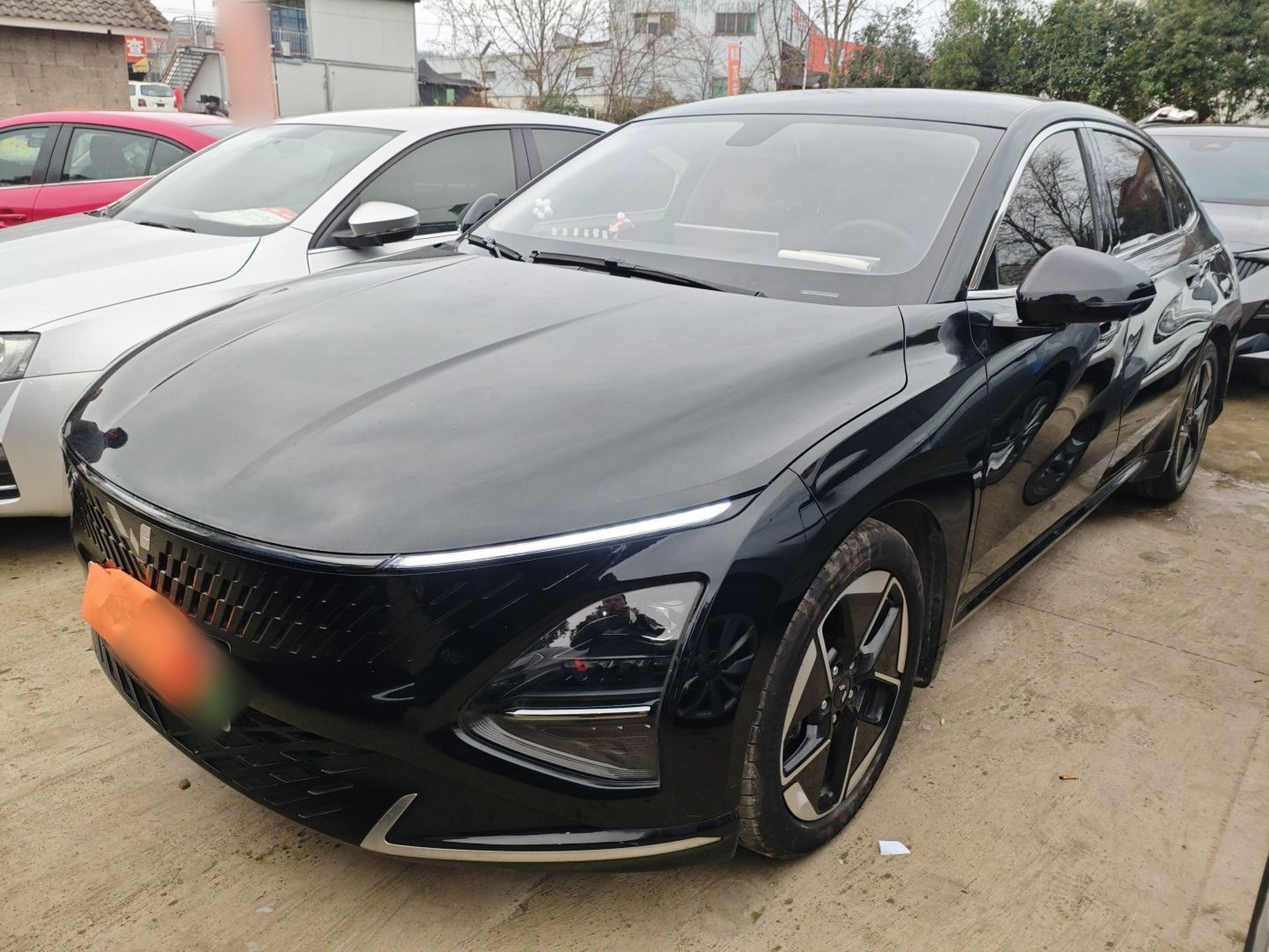 Под передней частью автомобиля