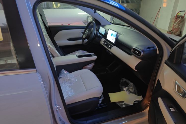 Used Wuling Bingo PLUS 2024 330 km Range Five-Seater Version
