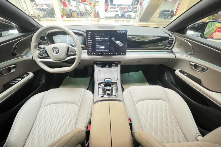 Used BYD Han 2025 EV with 701 km of Laser Radar-Enabled Intelligent Driving