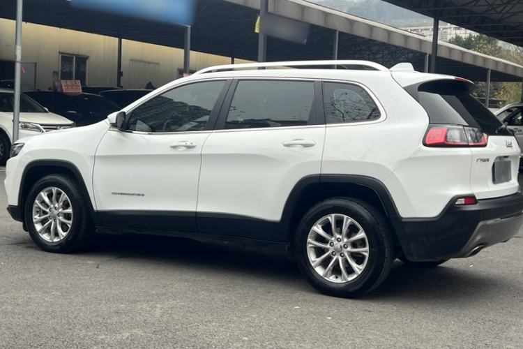 Used  Cherokee 2019 2.0T Two-Wheel Drive Smart Enjoyment Version China V
