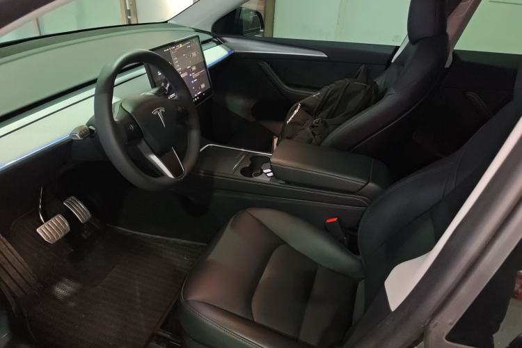 Used Tesla Model Y 2024 Long-Range All-Wheel-Drive Version