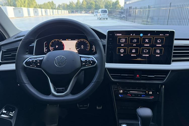 Used Volkswagen Tiguan L 2023 Restyled 330TSI Automatic Two-Wheel Drive R-Line Enhanced Comfort Version
