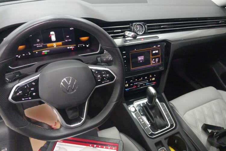 Used Volkswagen Magotan 2023 2 Million Units Limited Edition 330TSI DSG Leading Version
