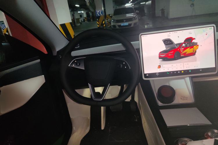 Used Tesla Model Y 2025 Long-Range All-Wheel-Drive Version