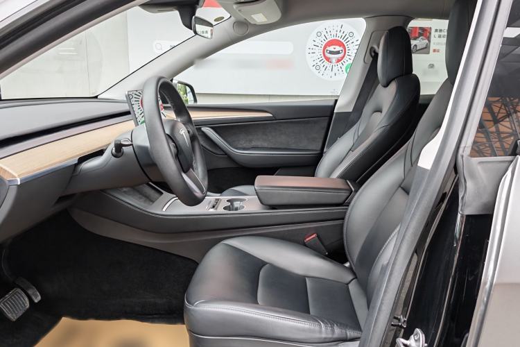 Used Tesla Model Y 2022 Long-Range All-Wheel-Drive Version
