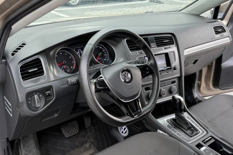 Used Volkswagen Golf 2016 230TSI Automatic Comfort Version
