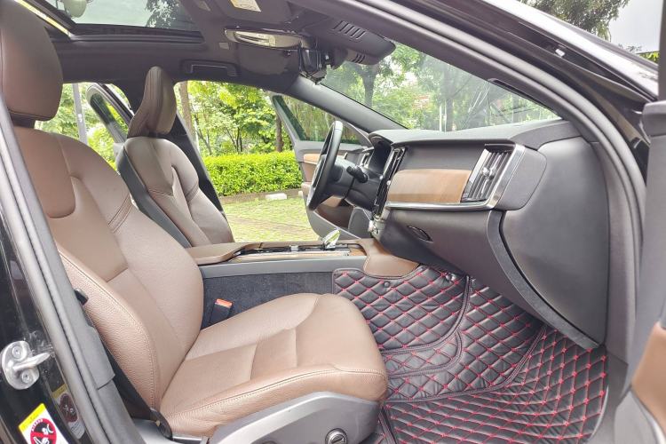 Used Volvo S90 2023 B5 Zhiyi Luxury Edition
