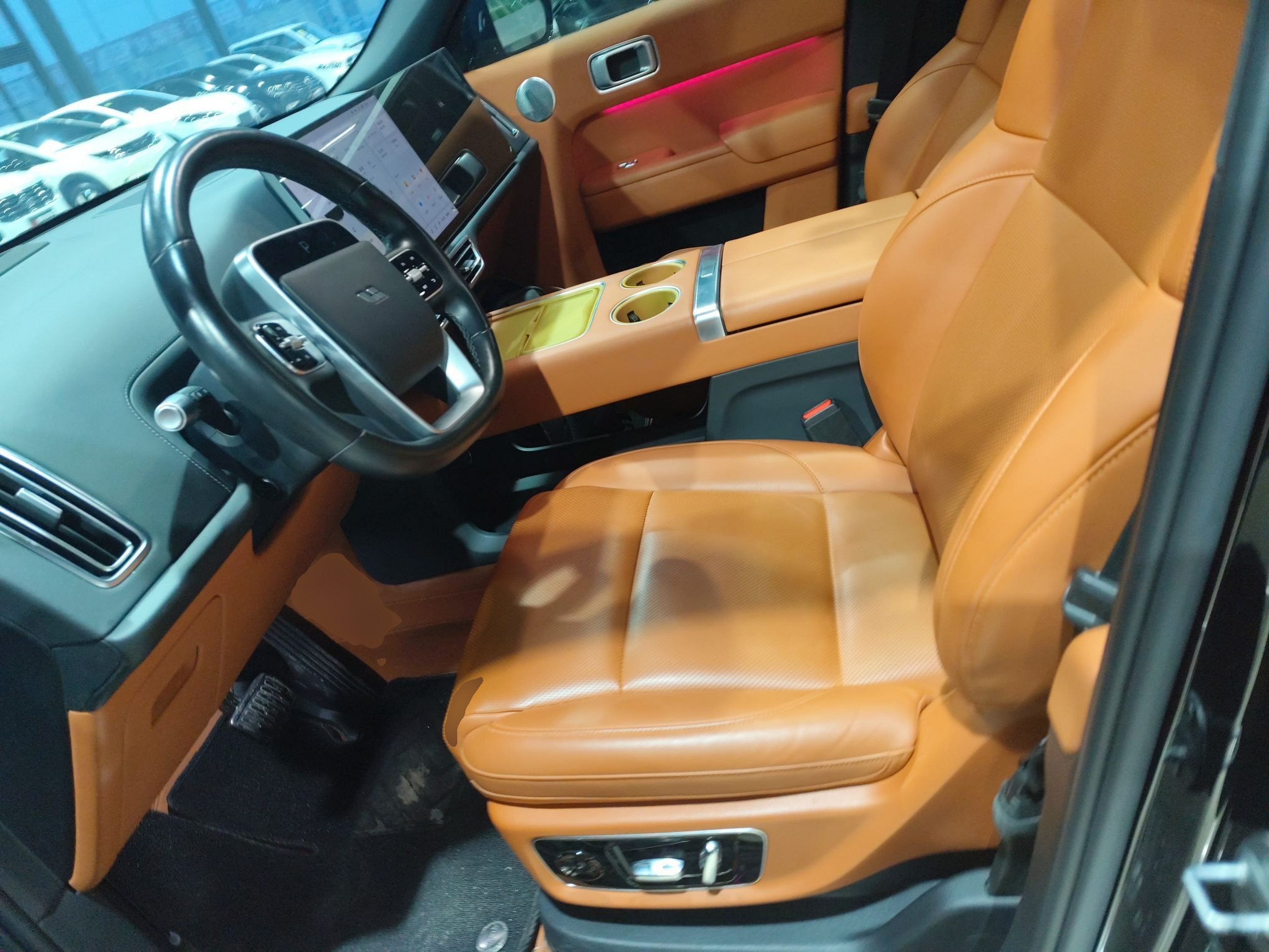 المقاعد الأمامية داخل السيارة