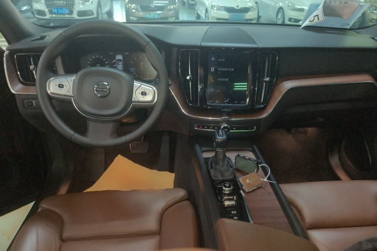 Used Volvo XC60 2021 T5 4x4 Smart Luxury Edition
