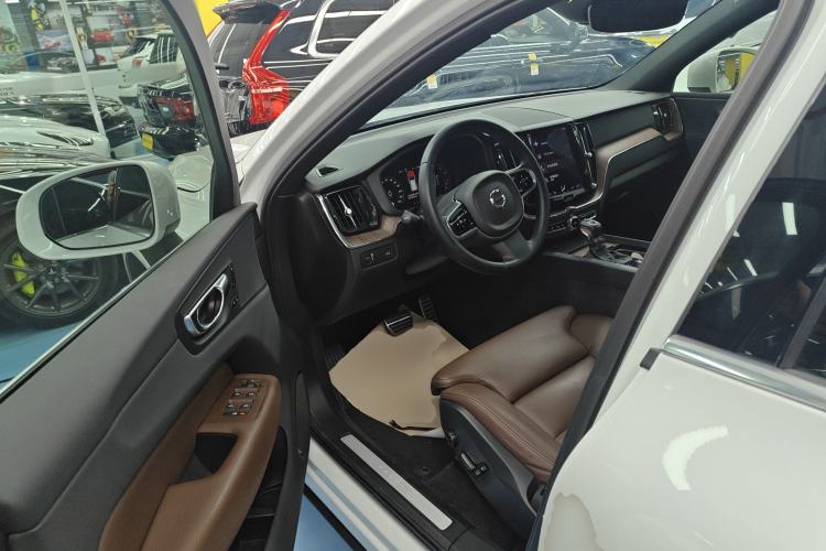 Used Volvo XC60 2021 T5 4x4 Smart Luxury Edition
