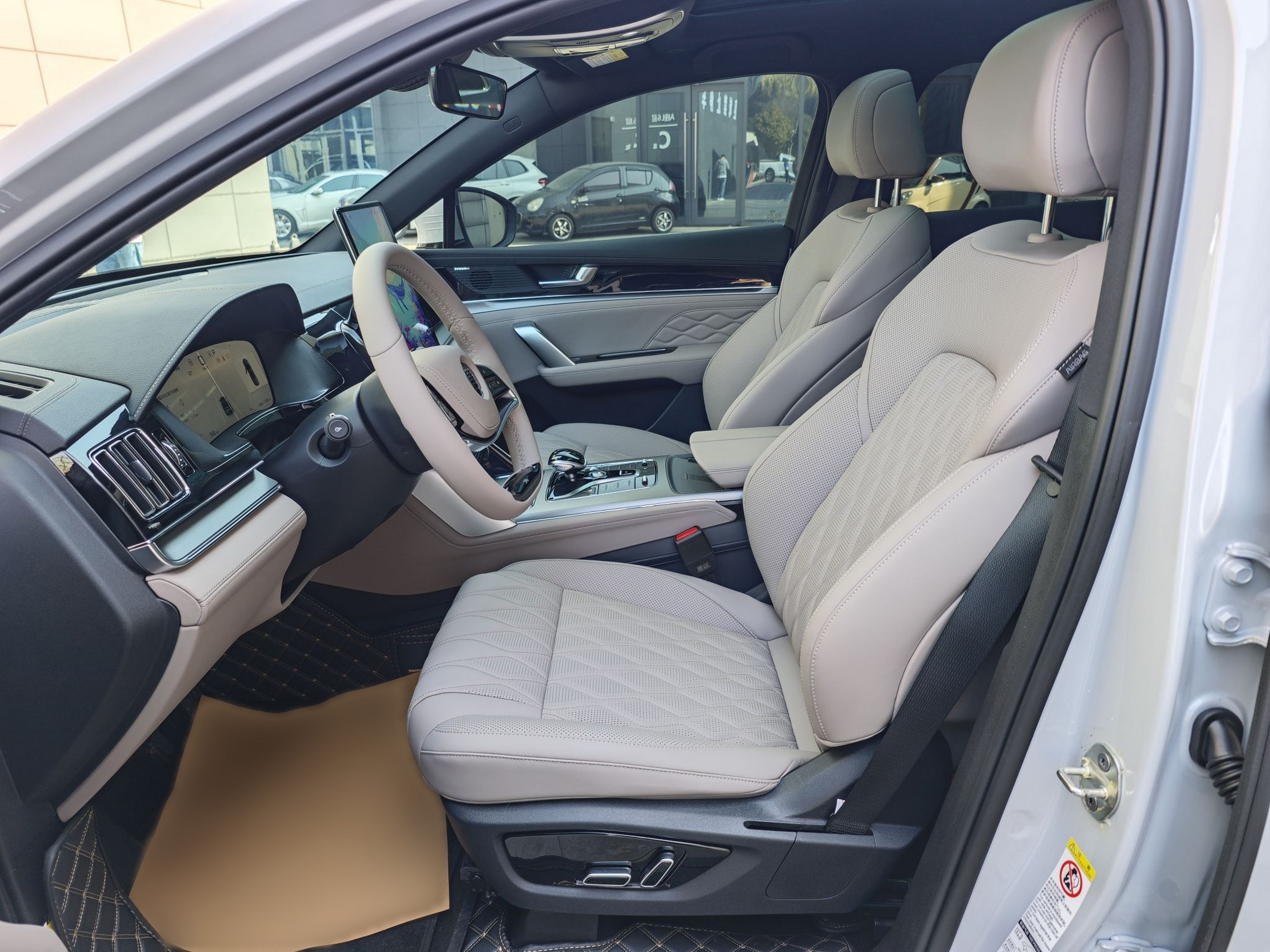 Переднее сиденье в автомобиле