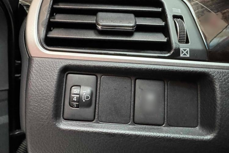 Used Toyota Camry 2016 2.0G 10th Anniversary Leading Edition
