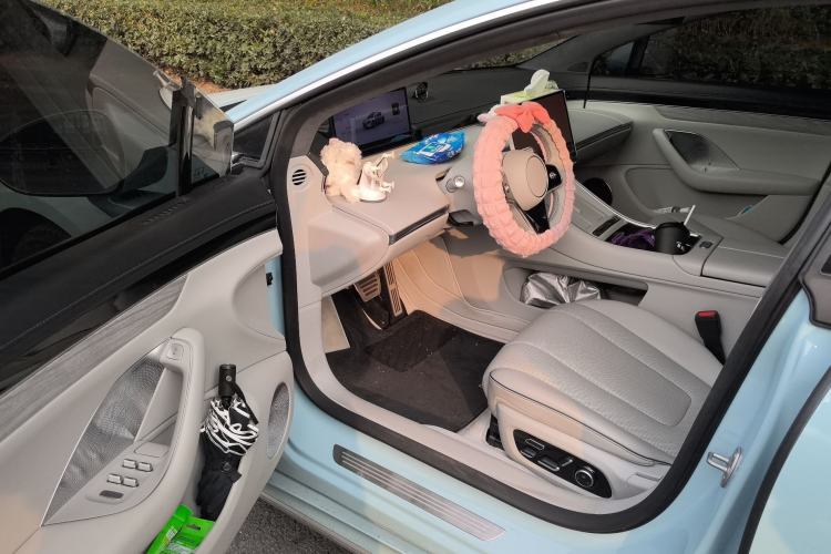 Used Hima Luxeed S7 2025 705 km Max
