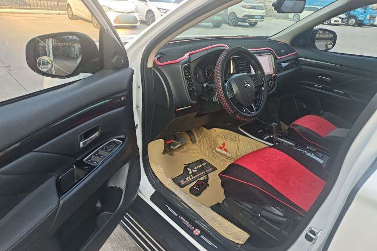 Used Mitsubishi Outlander 2019 2.4L 4x4 Zhi Xiang Edition 5 Seats China VI Standard