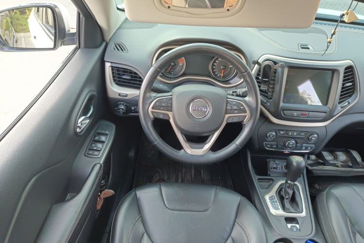 Used  Cherokee 2017 2.0L Superior Edition