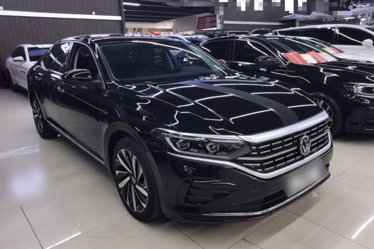 Used Volkswagen Passat 2023 Facelift 330TSI Luxury Edition
