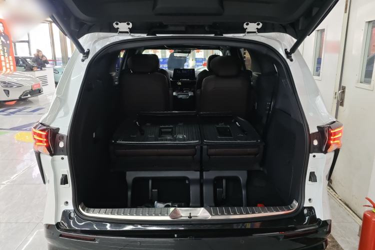 Used Toyota Sienna 2023 2.5L Hybrid Platinum Edition