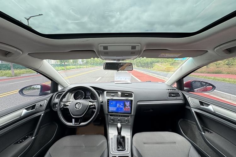 Used Volkswagen Golf 2016 230TSI Automatic Comfort Version
