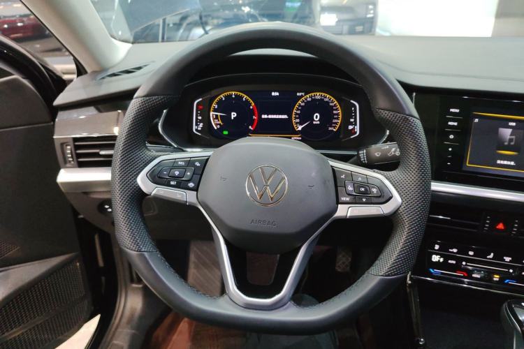 Used Volkswagen Passat 2025 Premium Version 380TSI Dragon Edition
