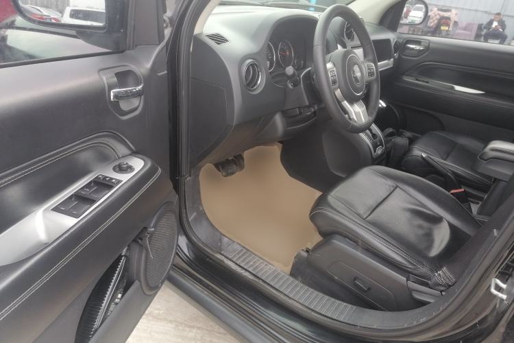 Used  Compass (Import) 2014 Revised Version 2.0L Two-Wheel Drive Elite Edition
