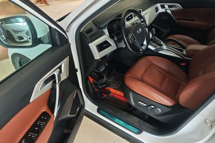 Used Geely Auto Emgrand X7 Sport 2018 1.8TD Automatic Two-Wheel Drive ZhiZun Model with 4G Connectivity