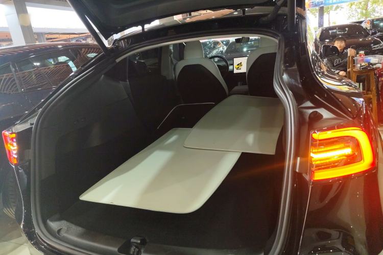 Used Tesla Model Y 2023 Long-Range All-Wheel-Drive Version
