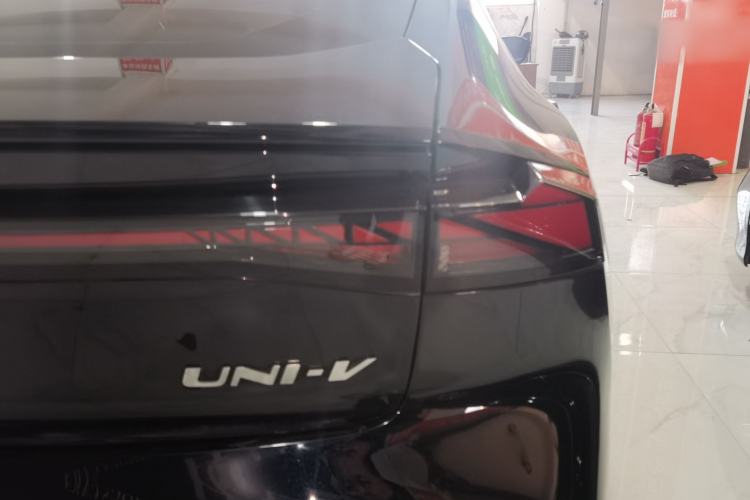 Used Changan UNI-V 2022 1.5T Prestige Version