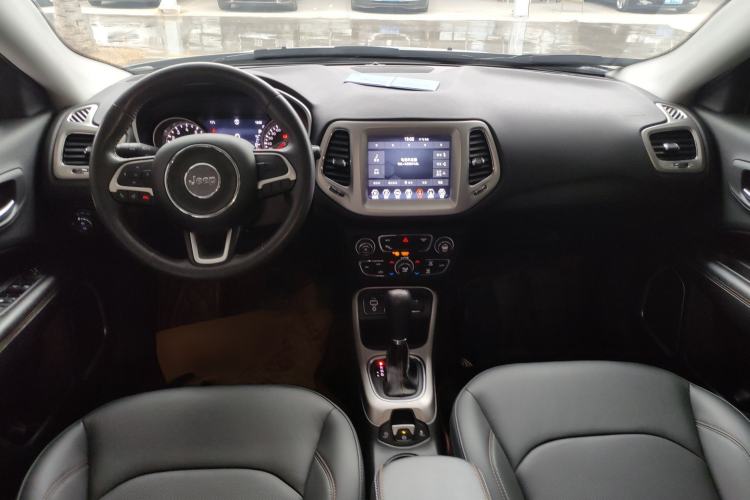 Used  Compass 2019 200T Automatic Family Edition - Connected Large Screen Version
