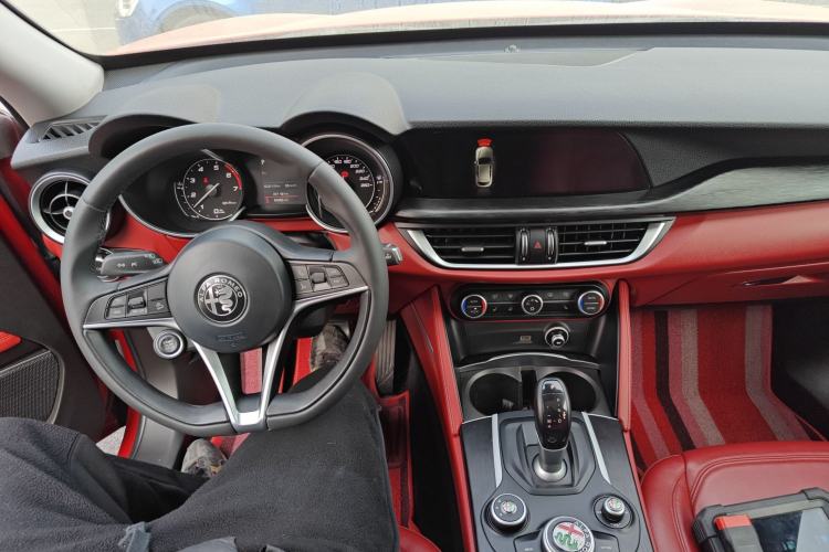 Used Alfa Romeo Stelvio 2017 2.0T 200HP Elite Edition
