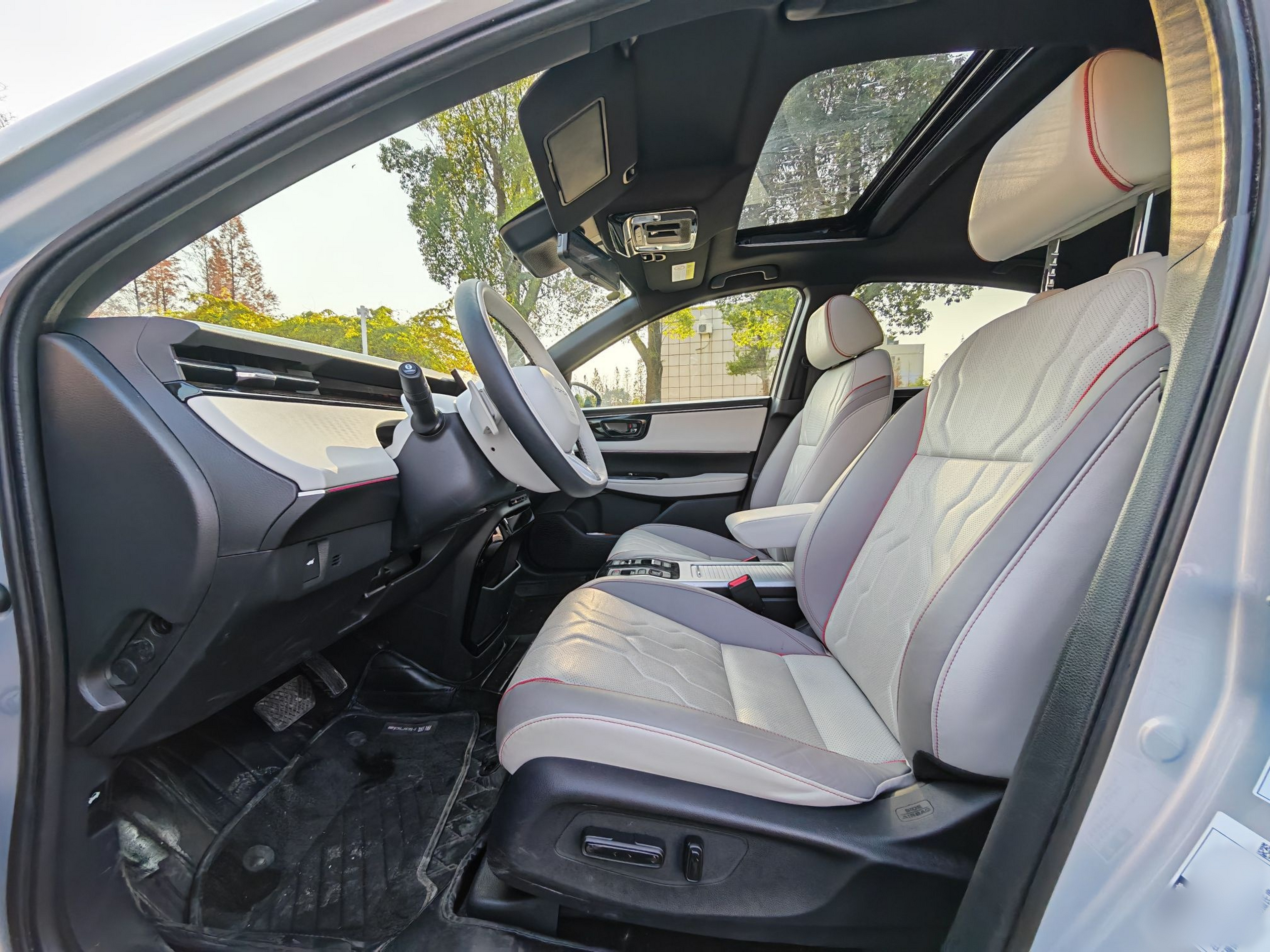 Переднее сиденье в автомобиле