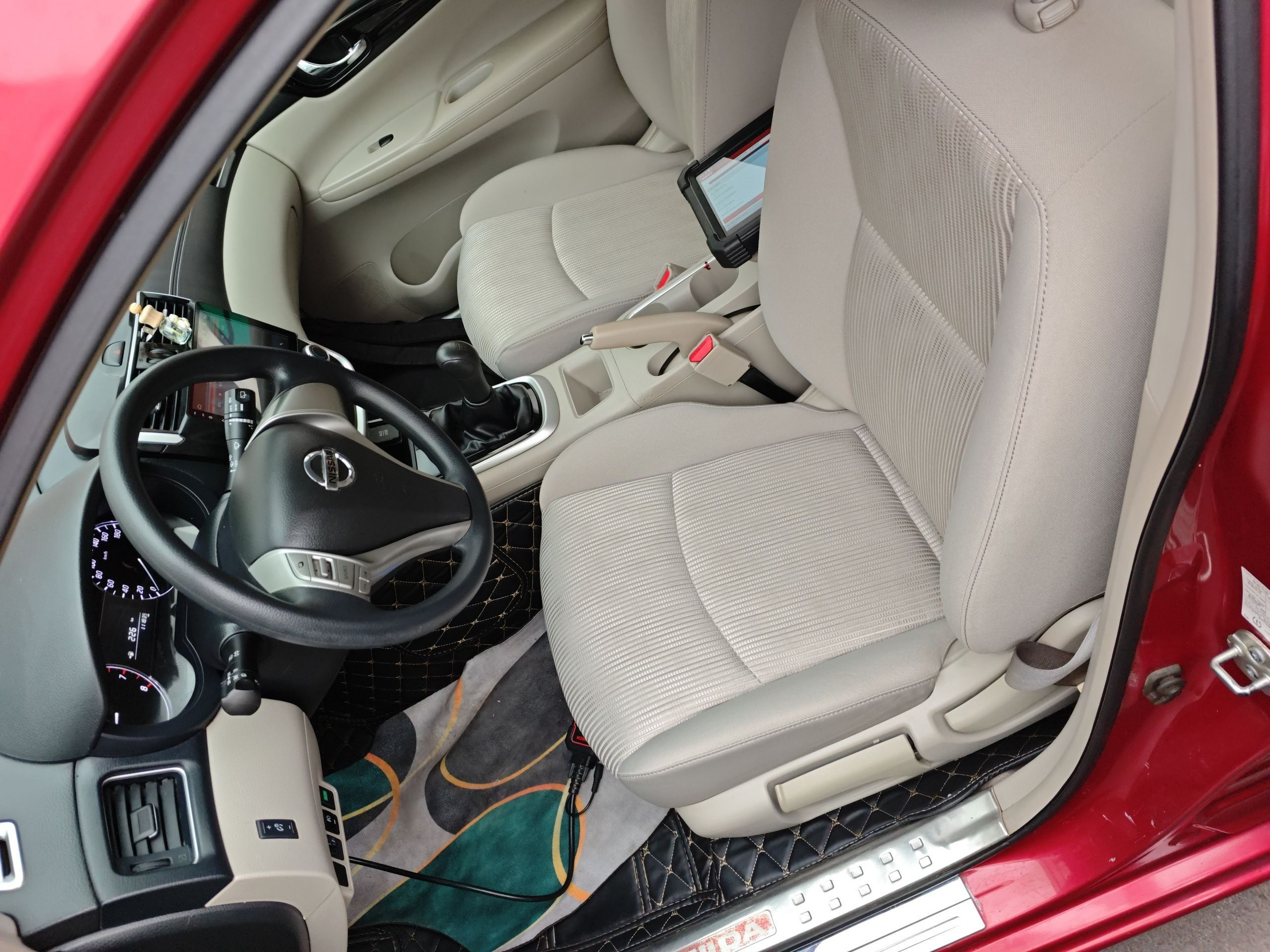 المقاعد الأمامية داخل السيارة