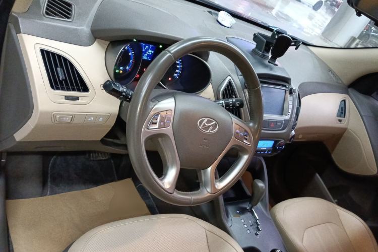 Used Hyundai ix35 2013 2.0L Automatic Two-Wheel Drive Smart GLS China IV Standard