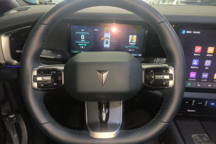 Used  G318 2024 Four-Wheel-Drive Air Suspension Model
