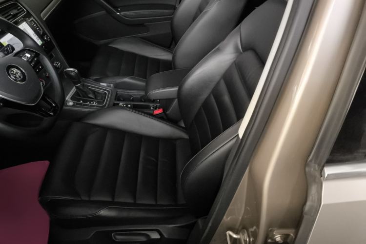 Used Volkswagen Golf 2016 230TSI Automatic Luxury Version
