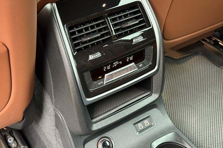 Used BMW X7 2023 xDrive40i Luxury M Sport Package
