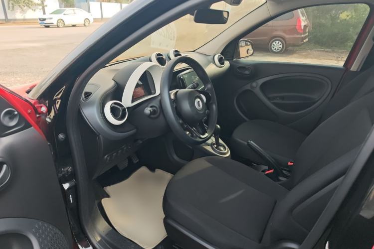 Used  forfour 2016 1.0L 52 kW Dynamic Edition
