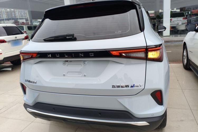 Used Wuling Asta 2022 2.0L DHT Electric-Speed Version
