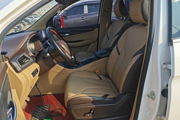 Used Baojun 730 2017 1.8L iAMT Prestige Version 7 Seats
