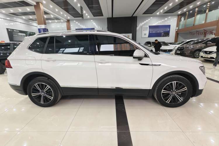 Used Volkswagen Tiguan L 2021 330TSI Automatic Two-Wheel Drive Smart Edition
