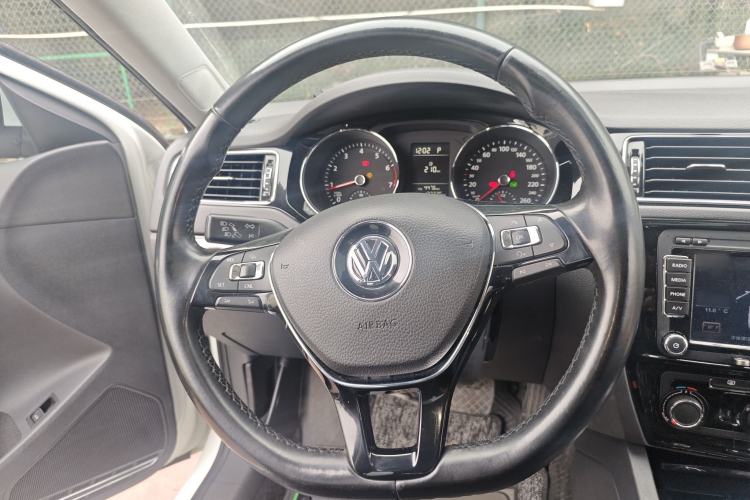 Used Volkswagen Sagitar 2017 230TSI Automatic Comfort Version
