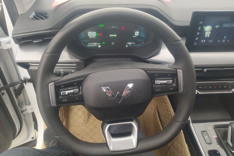 Used Wuling Asta 2022 2.0L DHT Electric-Speed Version
