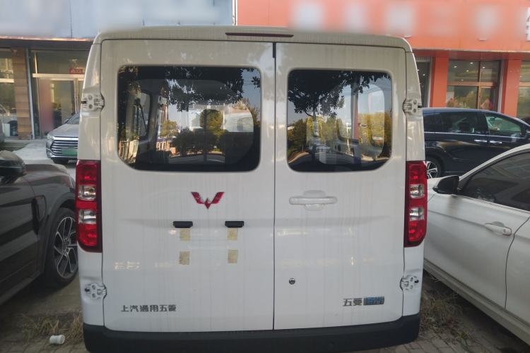 Used Wuling Yangguang 2024 300km Comfort-Grade Passenger Van 60kW