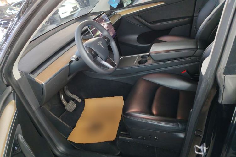 Used Tesla Model Y 2022 Long-Range All-Wheel-Drive Version
