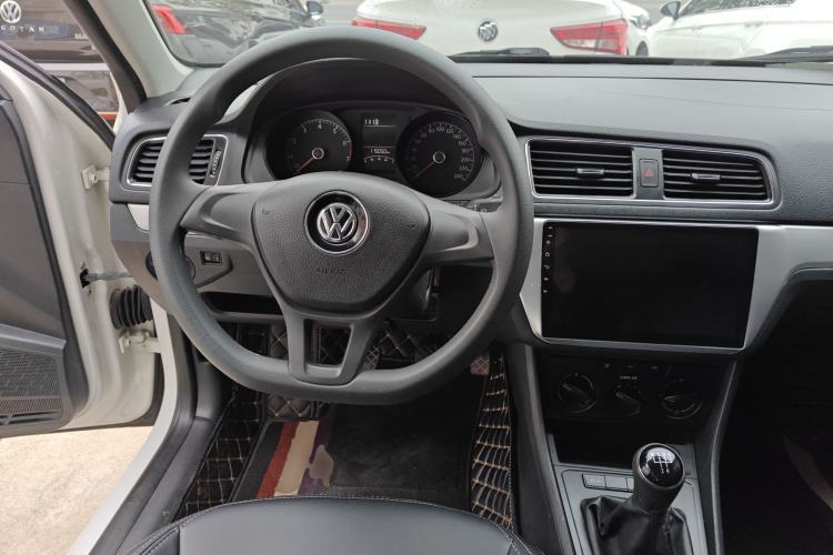 Used Volkswagen Lavida 2015 1.6L Manual Fashion Edition
